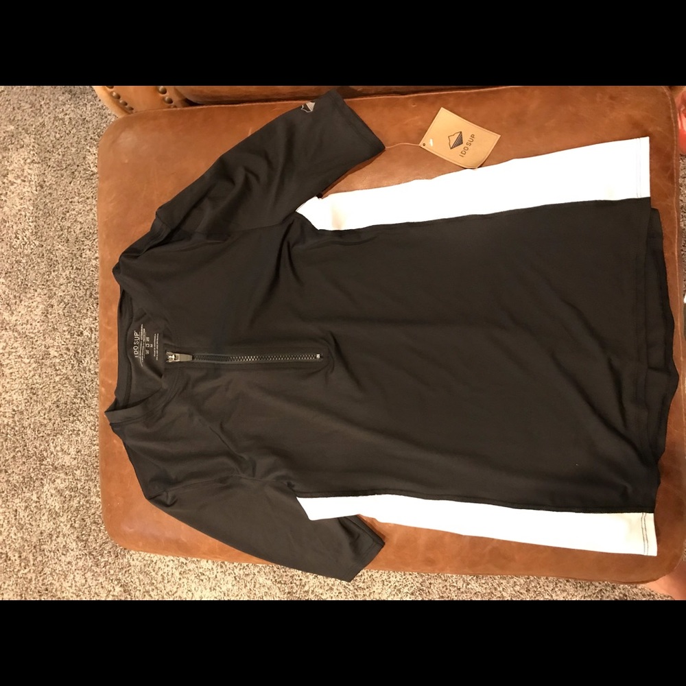 I do SUP black and white rash guard